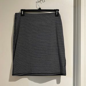 Old navy black /gray skirt